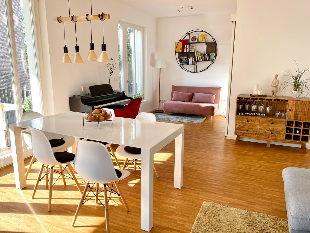 Rent 2 rooms apartment Berlin | Entire place | Berlin | The Berlin Retreat - Stilvolles Apartment mit Wasserblick - 109qm - 2 Schlafzimmer 2 Bäder - 20min zum Flughafen | Hominext