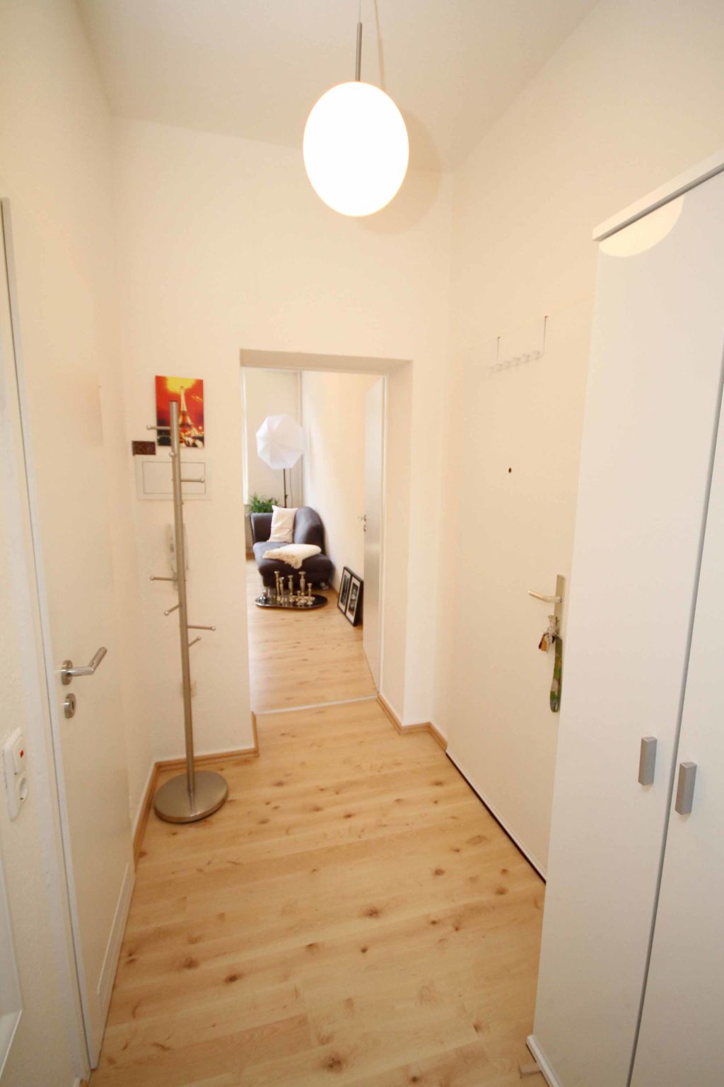 Rent 1 room apartment Düsseldorf | Entire place | Düsseldorf | Altbau, Balkon, Wohnküche, sonnig, zentral, Fürstenplatz und Volksgarten fußläufig | Hominext