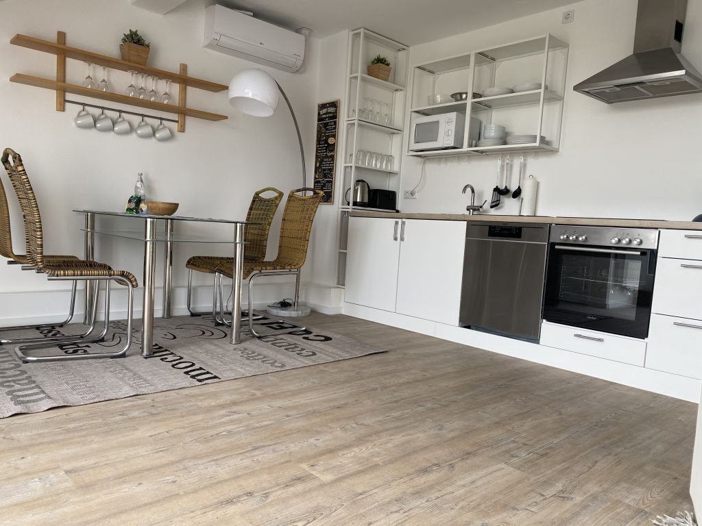 Rent 2 rooms apartment Düsseldorf | Entire place | Düsseldorf | Wunderschöne und liebevoll 3 Zimmer Dachwohnung  in Düsseldorf | Hominext