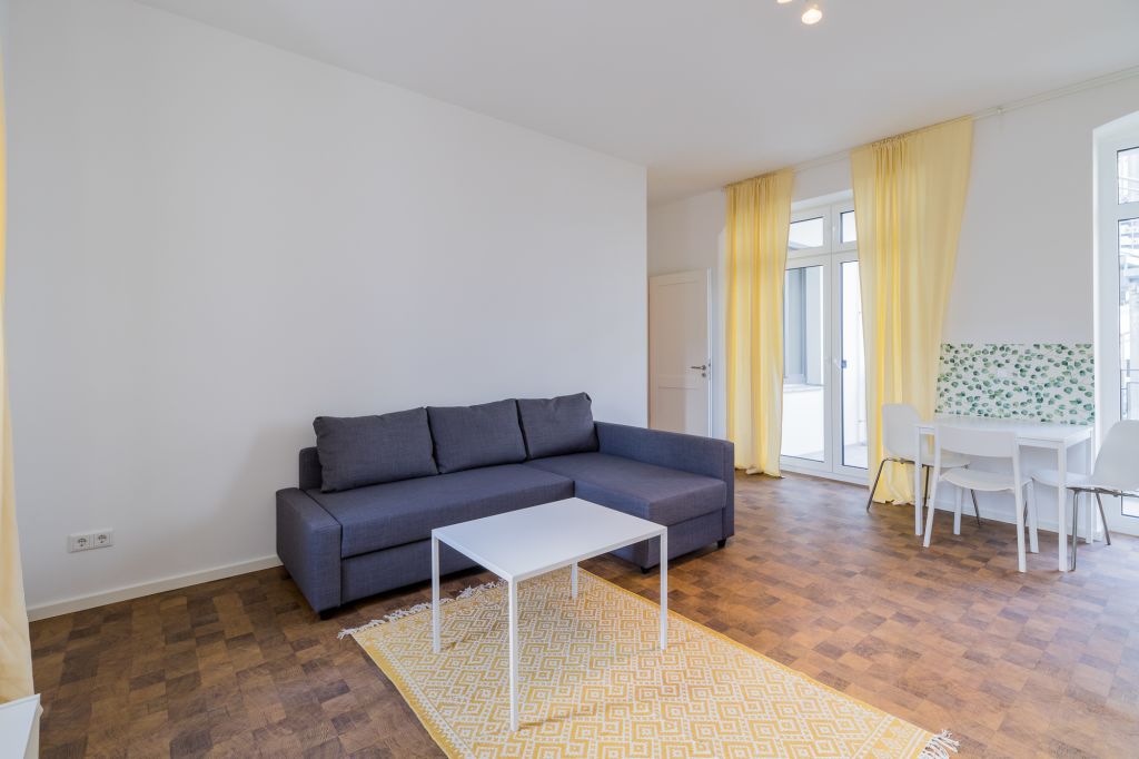 Rent 2 rooms apartment Berlin | Entire place | Berlin | Schöne helle 3-Zimmer Wohnung mit Balkon am Hermannplatz | Hominext