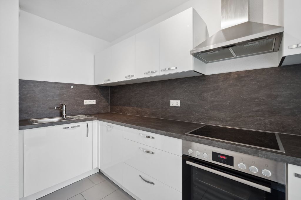 Rent 2 rooms apartment Böblingen | Entire place | Böblingen | Perfekt für die Familie I Exklusive und moderne 3-Zimmer-Wohnung in der Nähe von Mercedes I Stuttgart I Küche I Home Office | Hominext