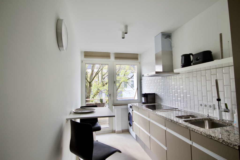 Rent 2 rooms apartment Neuss | Entire place | Neuss | Düsseldorf/Neuss: Große Luxuswohnung am Park mit 4 Zimmern, 2 Bädern und begehbarem Kleiderschrank | Hominext