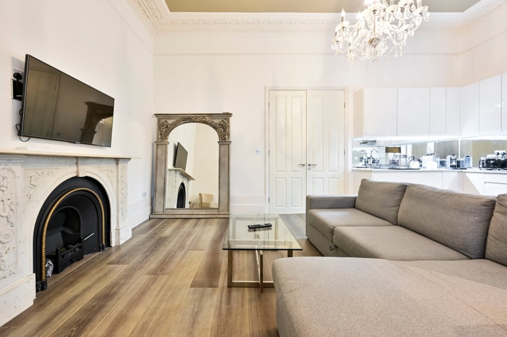 ground floor flat 47 Redcliffe Square, London SW10 9HG, UK