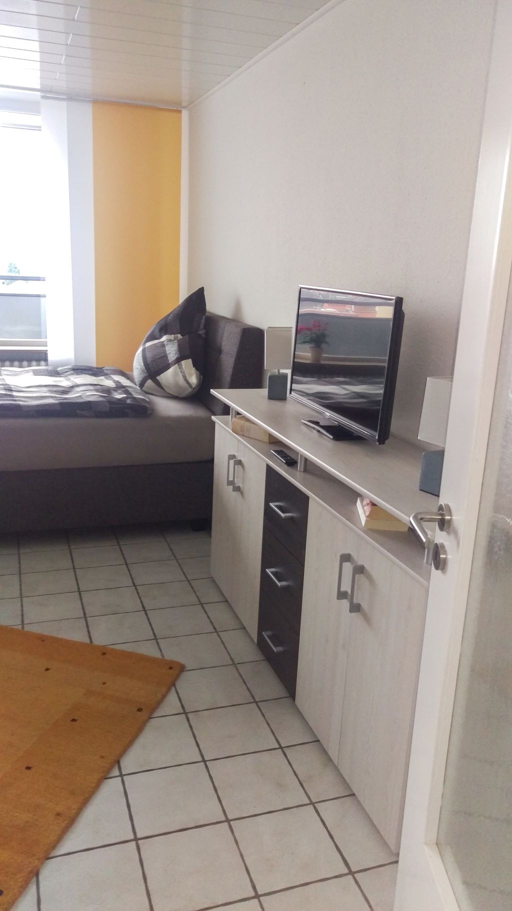 Miete 1 Zimmer Wohnung Leverkusen | Ganze Wohnung | Leverkusen | Gemütliches Apartment mit Sonnenbalkon im Zentrum von Leverkusen Wiesdorf | Hominext