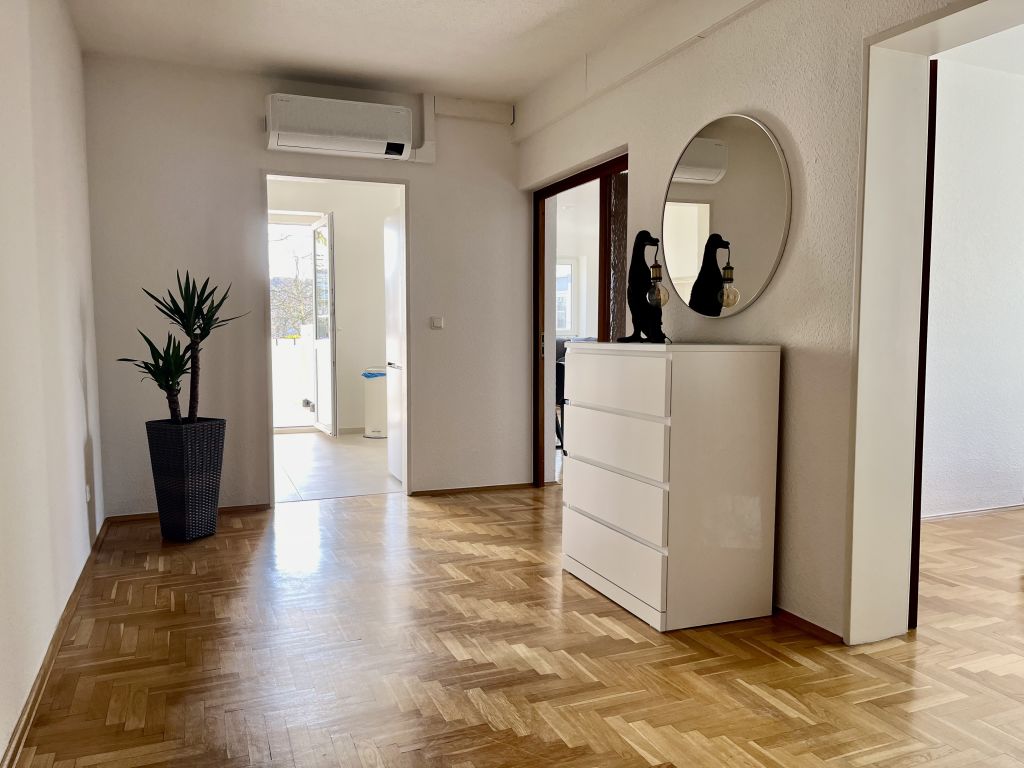 Rent 2 rooms apartment Köln | Entire place | Köln | Lichtdurchflutete und frisch renovierte 3-Zimmer-Wohnung im Kölner Süden mit perfekter Anbindung | Hominext