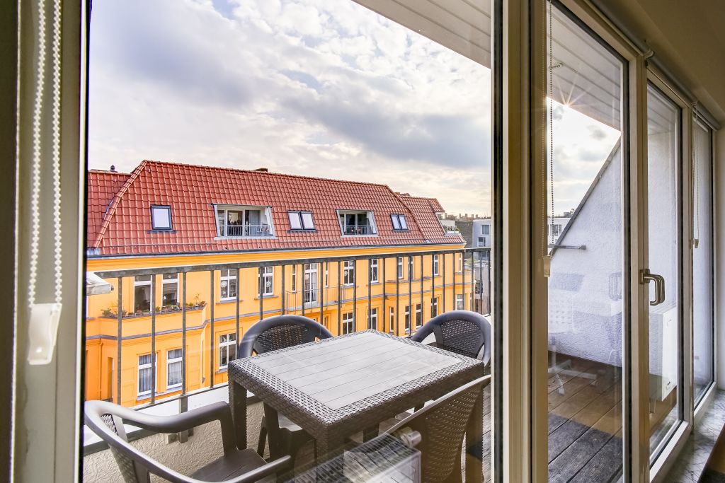 Rent 1 room apartment Berlin | Entire place | Berlin | Neu, zentral, ruhig: Lichtdurchflutetes Dachgeschoss Nähe Helmholtzplatz | Hominext