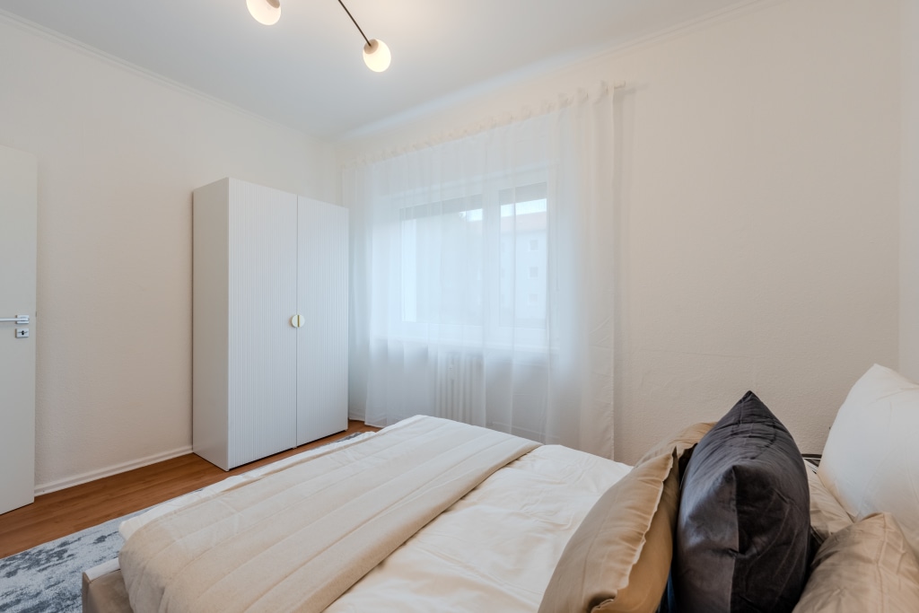 Rent 3 rooms apartment Berlin | Entire place | Berlin | Natürliches Licht & Stil: Geräumige 2-Zimmer-Wohnung mit Balkon | Hominext