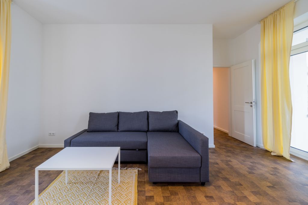 Rent 2 rooms apartment Berlin | Entire place | Berlin | Schöne helle 3-Zimmer Wohnung mit Balkon am Hermannplatz | Hominext