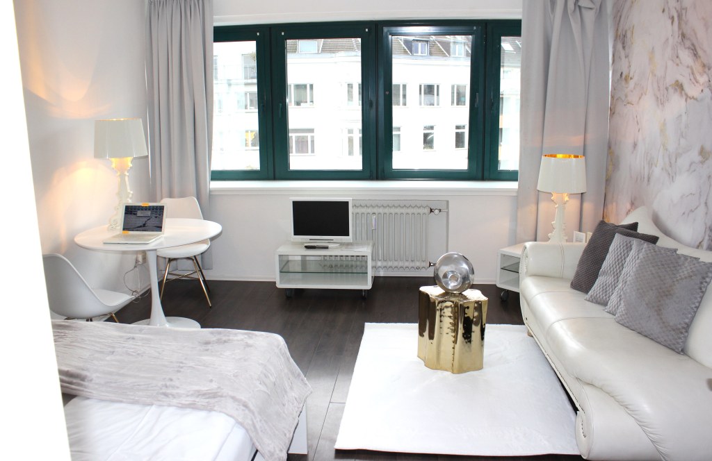 Miete 1 Zimmer Wohnung Köln | Ganze Wohnung | Köln | Tolles Luxusapartement mit Designmöbel in der Kölner Innenstadt | Hominext