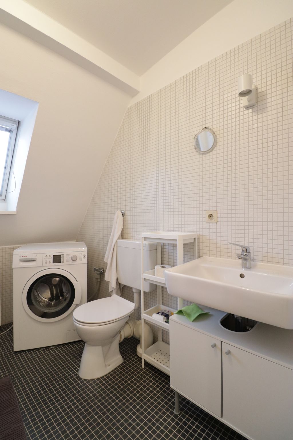 Miete 2 Zimmer Wohnung Berlin | Ganze Wohnung | Berlin | Möbliertes DG-Apartment! Terrasse, EBK, Gäste-WC! | Hominext