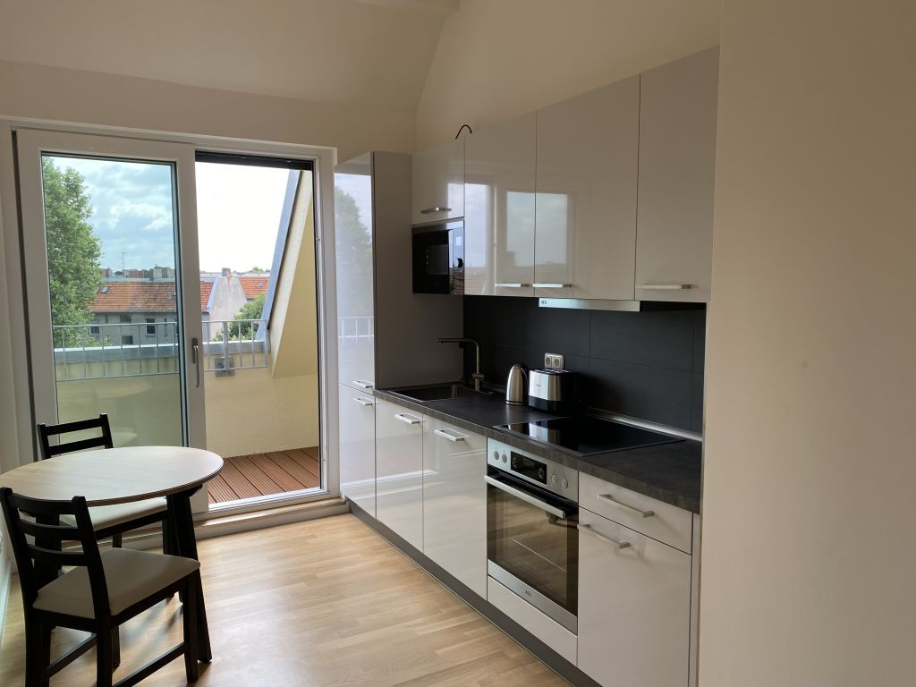 Rent 2 rooms apartment Berlin | Entire place | Berlin | Neues Dachgeschoss mit zwei Terassen in Neukölln | Hominext