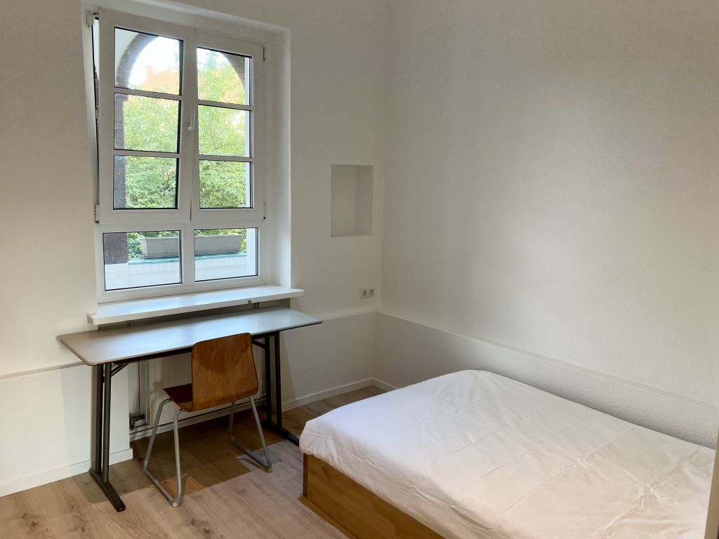 Rent 2 rooms apartment Berlin | Entire place | Berlin | Ruhige, frisch renovierte 3-Zimmer-Wohnung am Tempelhofer Feld | Hominext