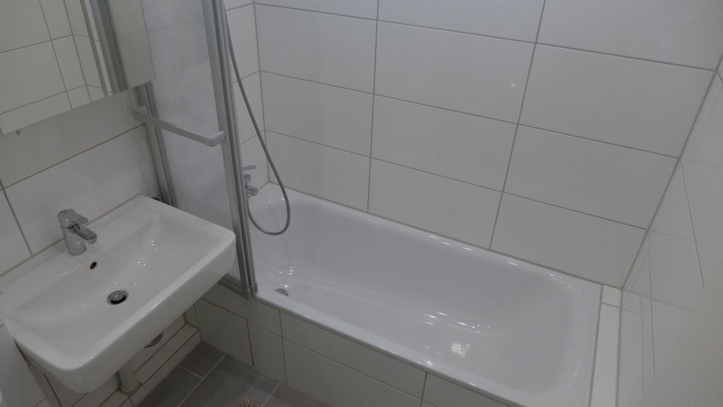 Rent 1 room apartment Heidelberg | Entire place | Heidelberg | Liebevolles Apartment, verkehrsgünstige Lage, 500 m S-Bahn, Süd Balkon, Parkplatz, löffelfertig | Hominext