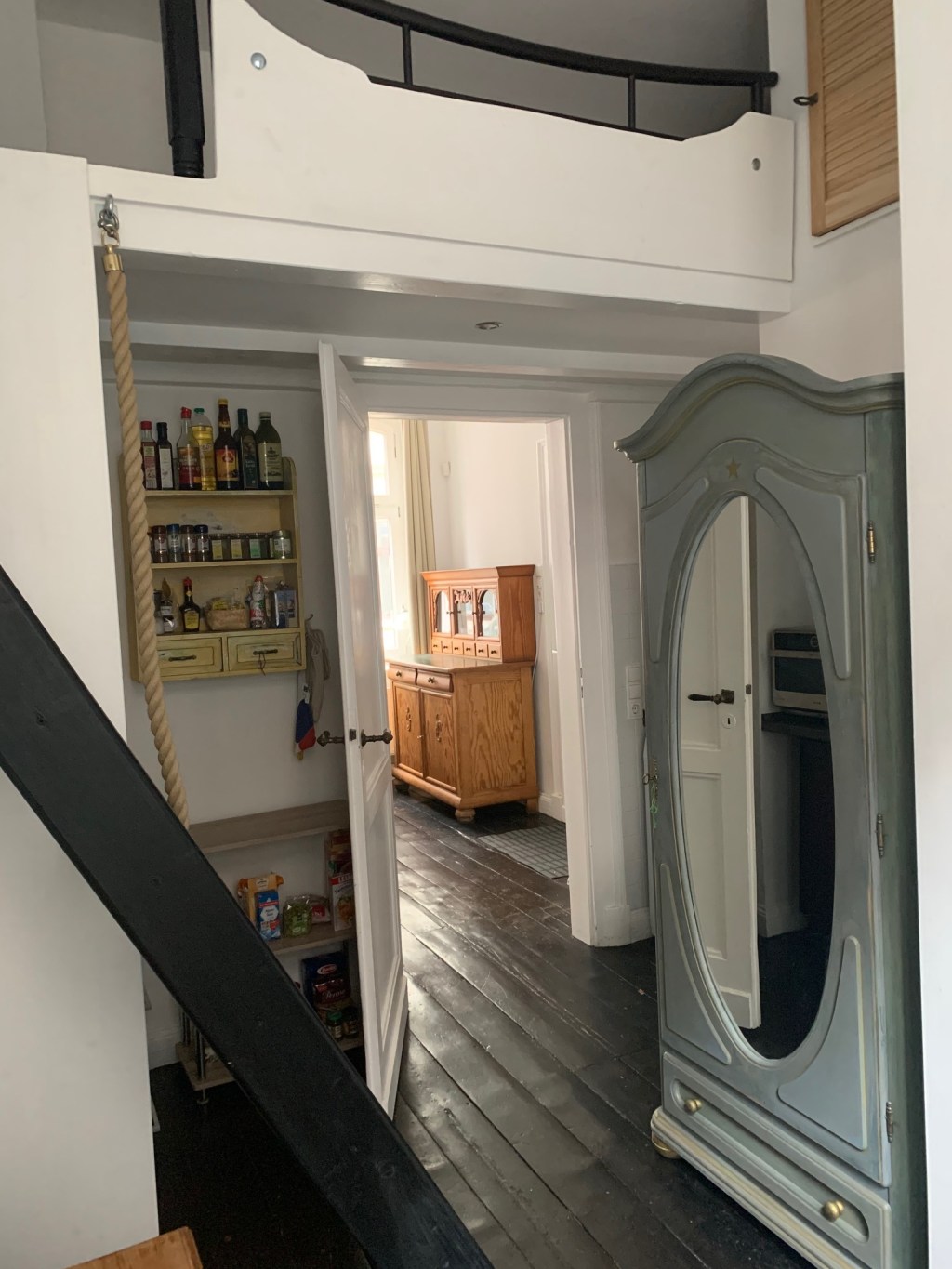 Miete 1 Zimmer Wohnung Köln | Ganze Wohnung | Köln | Hübsche Wohnung in historischem Gebäude im Zentrum der Altstadt Süd (Severinsviertel) | Hominext