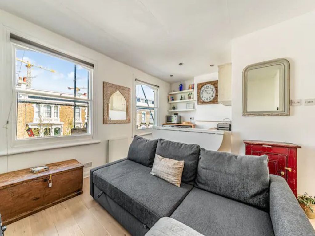 Top floor flat, 9 Bonchurch Rd,W10 5SD London