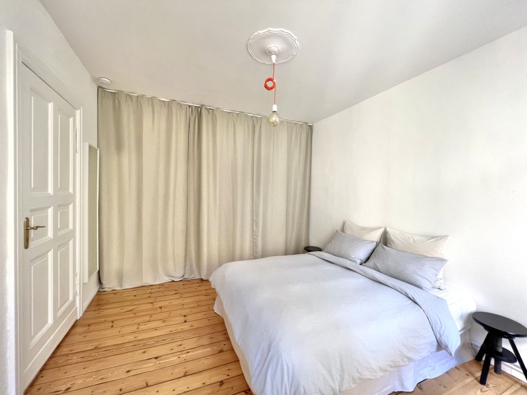 Rent 1 room apartment Berlin | Entire place | Berlin | Ruhige Altbau Loft in TOP Szenelage mit Blick ins Grüne - Boxhagener Platz um die Ecke! | Hominext