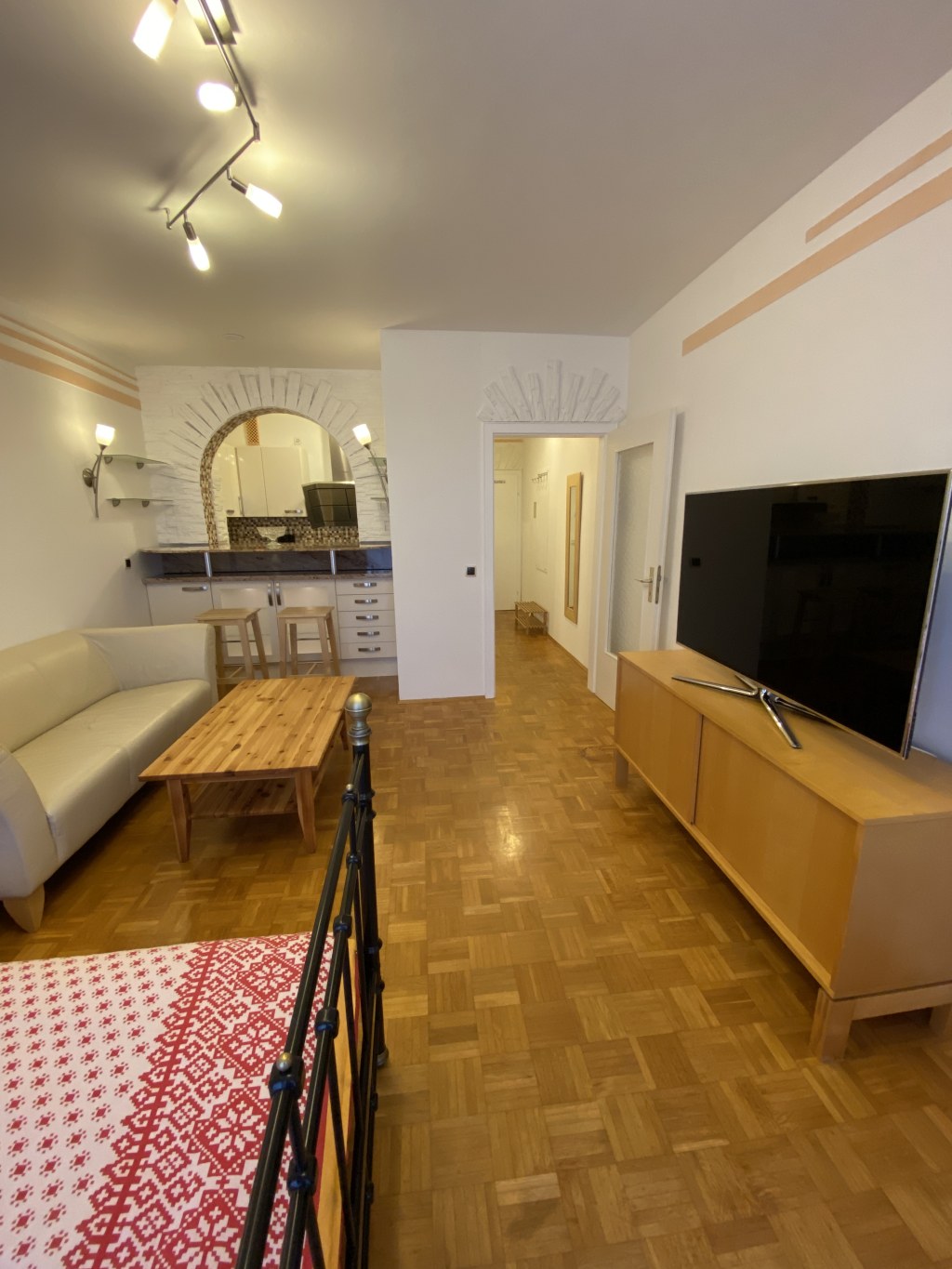 Rent 1 room apartment Wiesbaden | Entire place | Wiesbaden | Möblierte 1-Zimmerwohnung mit separater Küche, hochwertig ausgestattet mit Balkon, Eiesbaden-Bierstadt | Hominext