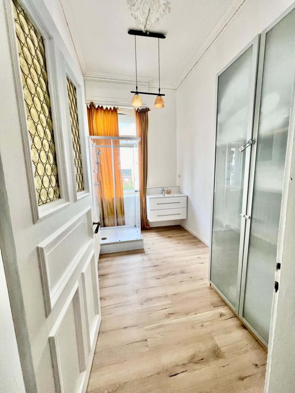 Rent 1 room apartment Bovenden | Entire place | Bovenden | Villa Sartorius - Where, Nostalgia Blooms a Timeless Retreat | Hominext