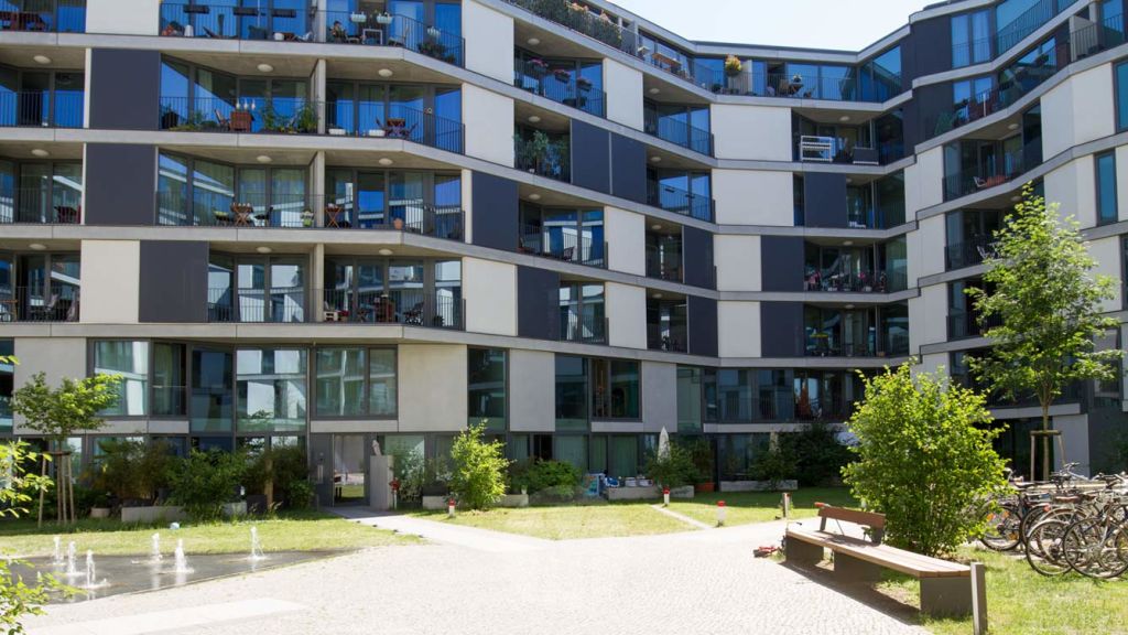 Rent 1 room apartment Berlin | Entire place | Berlin | Geräumiges Studio mit Balkon zur Miete in Friedrichshain | Hominext