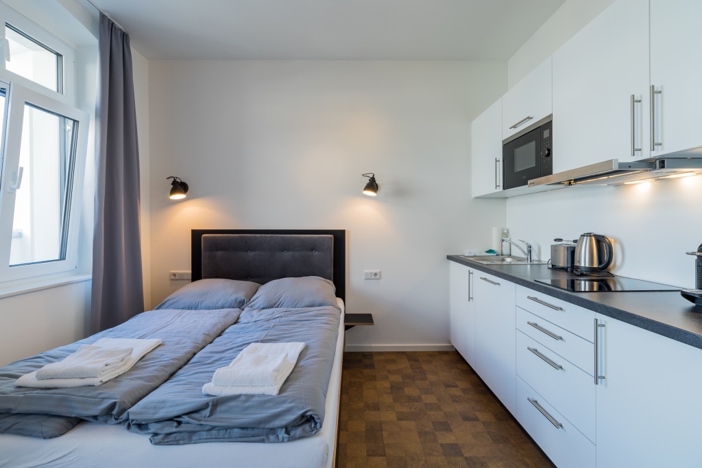 Rent 1 room apartment Berlin | Entire place | Berlin | Modernes Studio im sanierten Apartmenthaus am Hermannplatz | Hominext