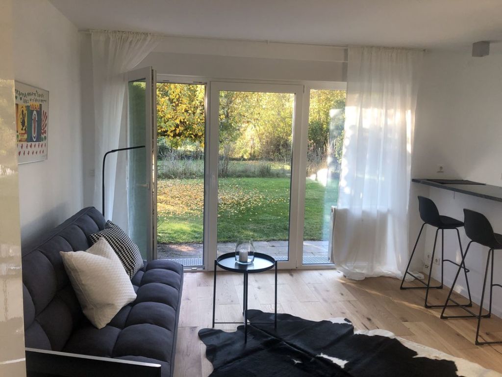 Miete 1 Zimmer Wohnung Stuttgart | Ganze Wohnung | Stuttgart | Helles Businessapartment mit offener Küche und schöner Sonnen-Terasse | Hominext