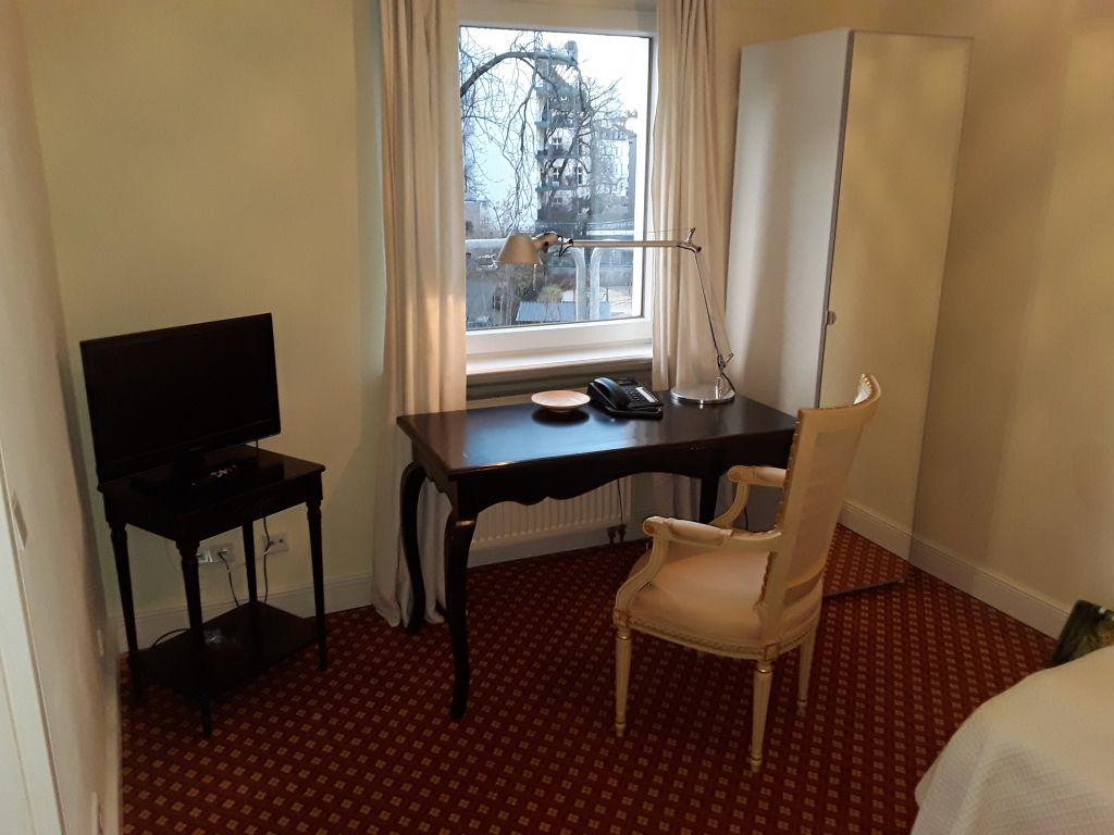 Rent 1 room apartment Frankfurt am Main | Entire place | Frankfurt am Main | Ruhiges Apartment mit Parkblick | Hominext