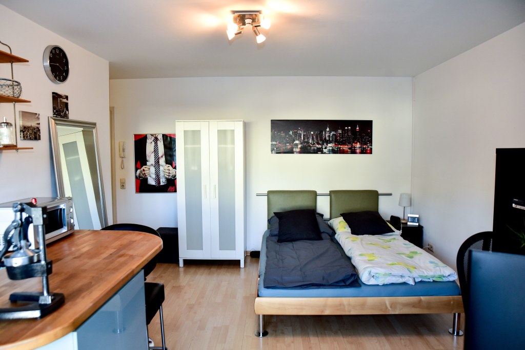 Rent 1 room apartment Köln | Entire place | Köln | sehr zentrales Appartment mit sehr großem Balkon | Hominext