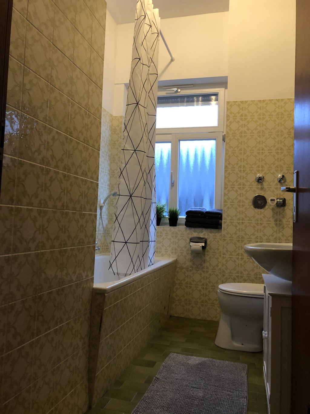 Rent 2 rooms apartment Baden-Baden | Entire place | Baden-Baden | Exklusiv: WG-Konzept mit 2 Schlafzimmer Wohnung im Herzen Baden-Baden | Hominext