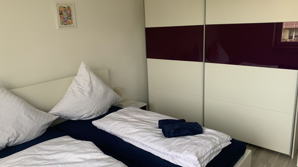 Rent 1 room apartment Berlin | Entire place | Berlin | Wunderschoene 2-Zimmer Wohnung mit Balkon; in ruhiger, gruener Lage | Hominext