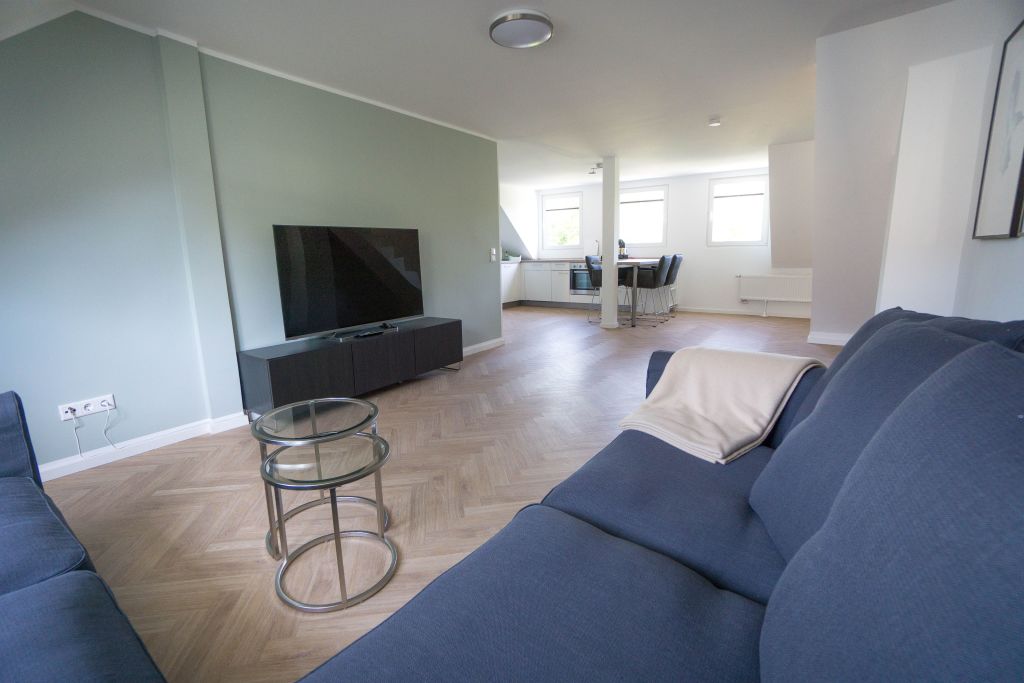 Rent 2 rooms apartment Essen | Entire place | Essen | Wunderschönes Maisonetteloft | Hominext