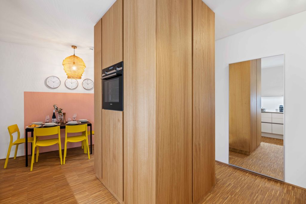 Rent 4 rooms apartment München | Studio | München | Modernes Zimmer mit Balkon in einem Coliving-Apartment in München | Hominext