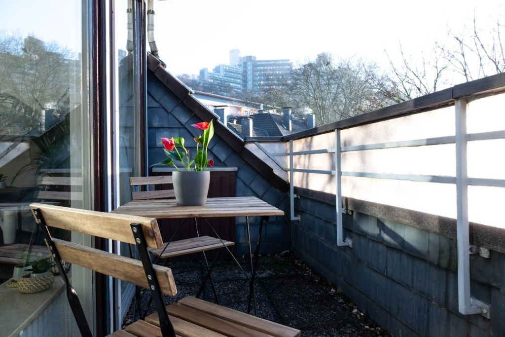 Rent 2 rooms apartment Wuppertal | Entire place | Wuppertal | Sky Suit mit Balkon an der Uni nahe HBF | Hominext