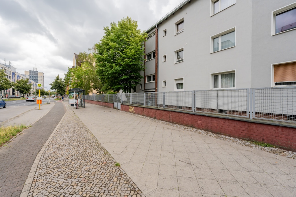 Rent 2 rooms apartment Berlin | Entire place | Berlin | Luxuriöse 3-Zimmer-Wohnung mit viel Licht und Balkon im Berliner Stadtteil Spandau | Hominext