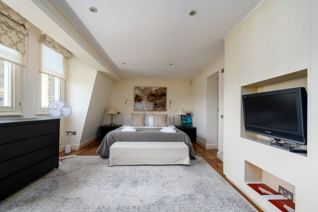 Penthouse, 8 Airlie Gardens, London W8 7AJ, UK