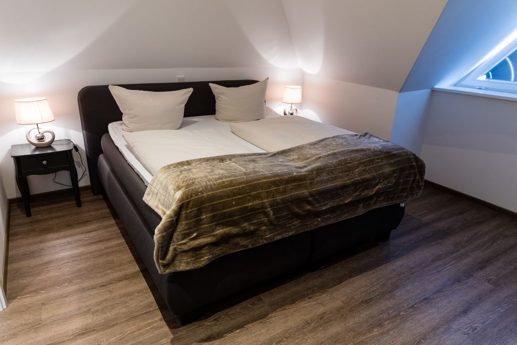 Miete 2 Zimmer Wohnung Bad Zwischenahn | Ganze Wohnung | Bad Zwischenahn | Honeymoon Nr. 3 Penthousewohnung am See für bis zu 6 Personen, Balkon, Sauna | Hominext