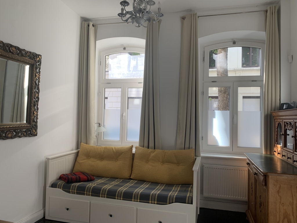 Rent 1 room apartment Köln | Entire place | Köln | Hübsche Wohnung in historischem Gebäude im Zentrum der Altstadt Süd (Severinsviertel) | Hominext