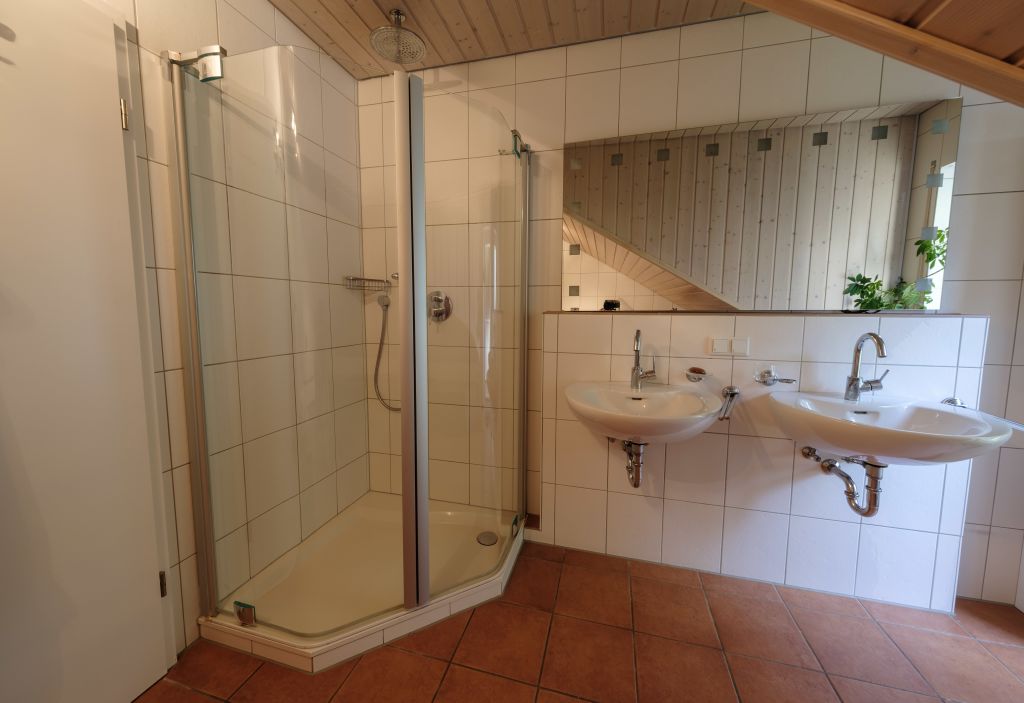 Miete 2 Zimmer Wohnung Weil am Rhein | Ganze Wohnung | Weil am Rhein | Luxuriöses Haus mit privatem Pool und atemberaubender Aussicht | Hominext