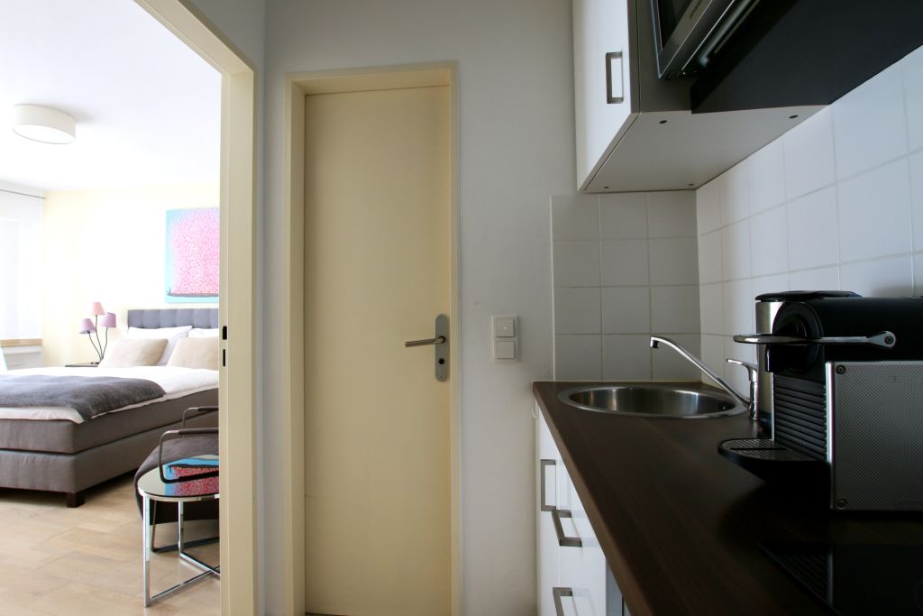 Miete 1 Zimmer Wohnung Köln | Ganze Wohnung | Köln | Helles Apartment mit Balkon am Barbarossaplatz | Hominext