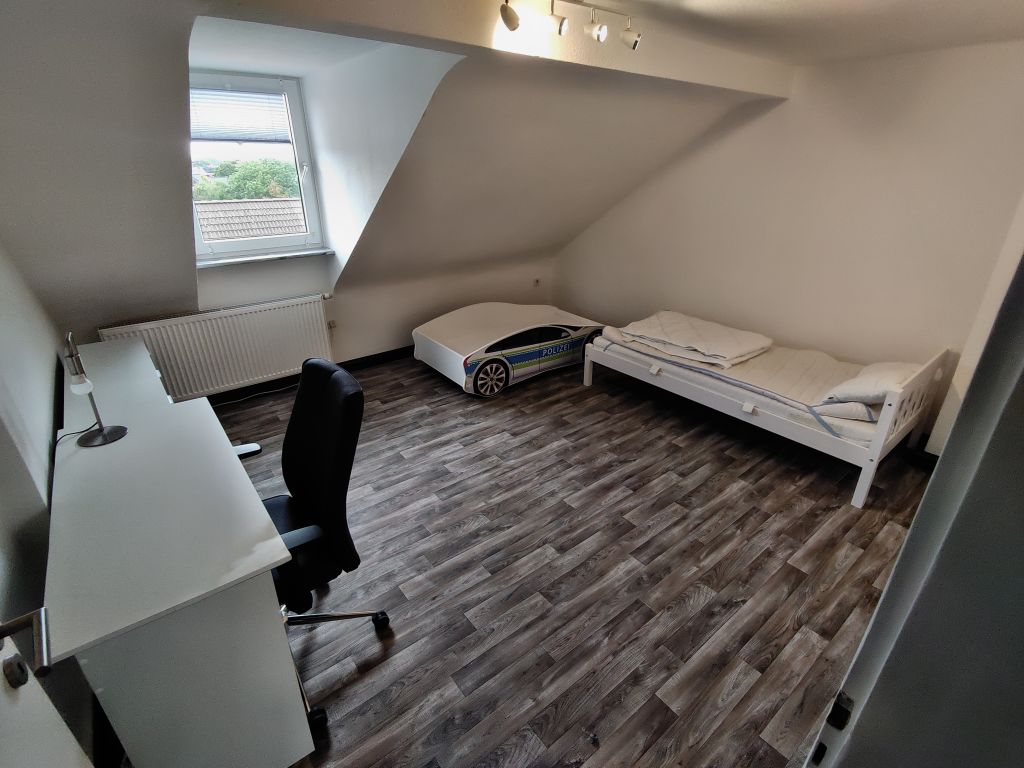 Rent 3 rooms apartment Essen | Entire place | Essen | Penthouse-Appartment mit 5 Zimmern, 2 Bädern, Küche und Durchreiche - zentral gelegen | Hominext