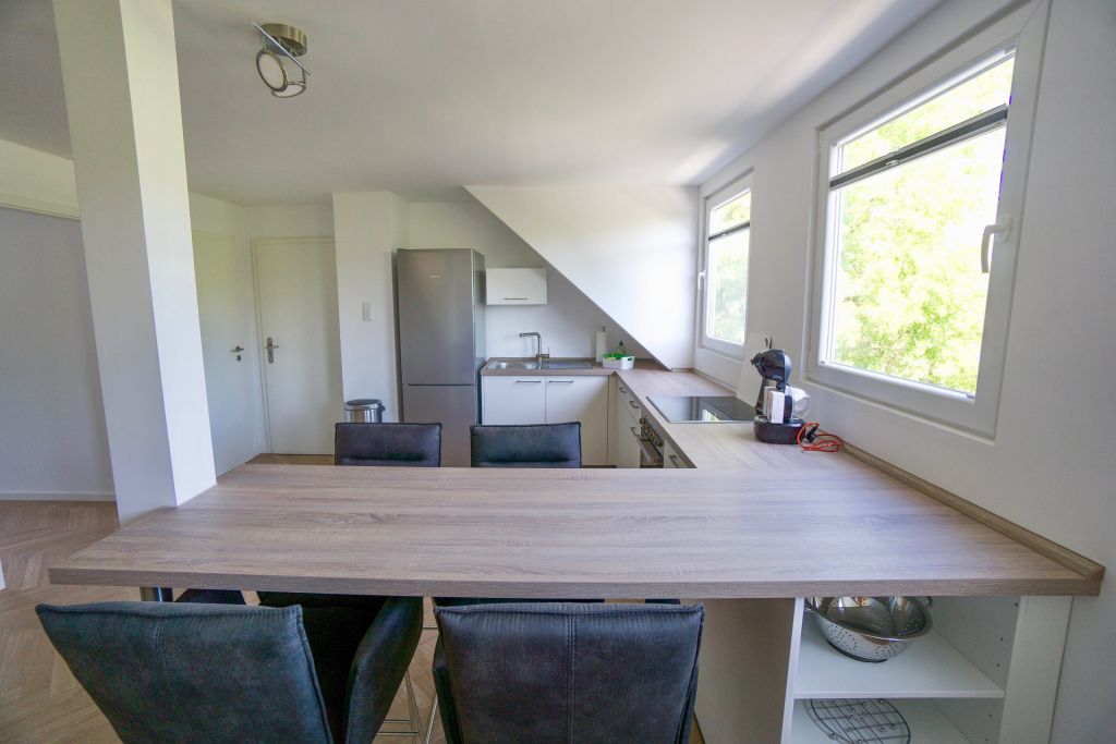 Rent 2 rooms apartment Essen | Entire place | Essen | Wunderschönes Maisonetteloft | Hominext