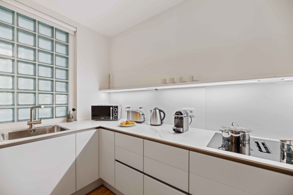 Rent 4 rooms apartment München | Studio | München | Modernes Zimmer mit Balkon in einem Coliving-Apartment in München | Hominext