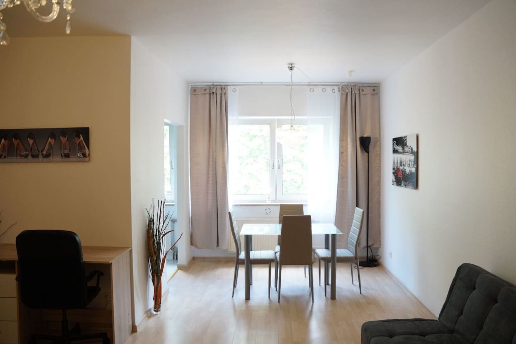 Rent 1 room apartment Düsseldorf | Entire place | Düsseldorf | Wunderschönes und großartiges Loft in lebendiger Straße, Düsseldorf | Hominext