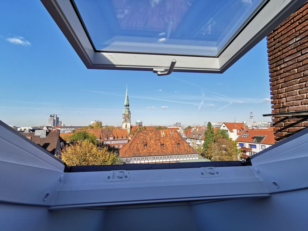 Rent 1 room apartment Hannover | Entire place | Hannover | *Neu* Farbenfrohes Apartment mit Blick über die Altstadt Hannovers | Hominext