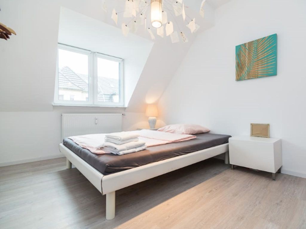 Rent 2 rooms apartment Essen | Entire place | Essen | Farbenfroh und hell Wohnen | Hominext