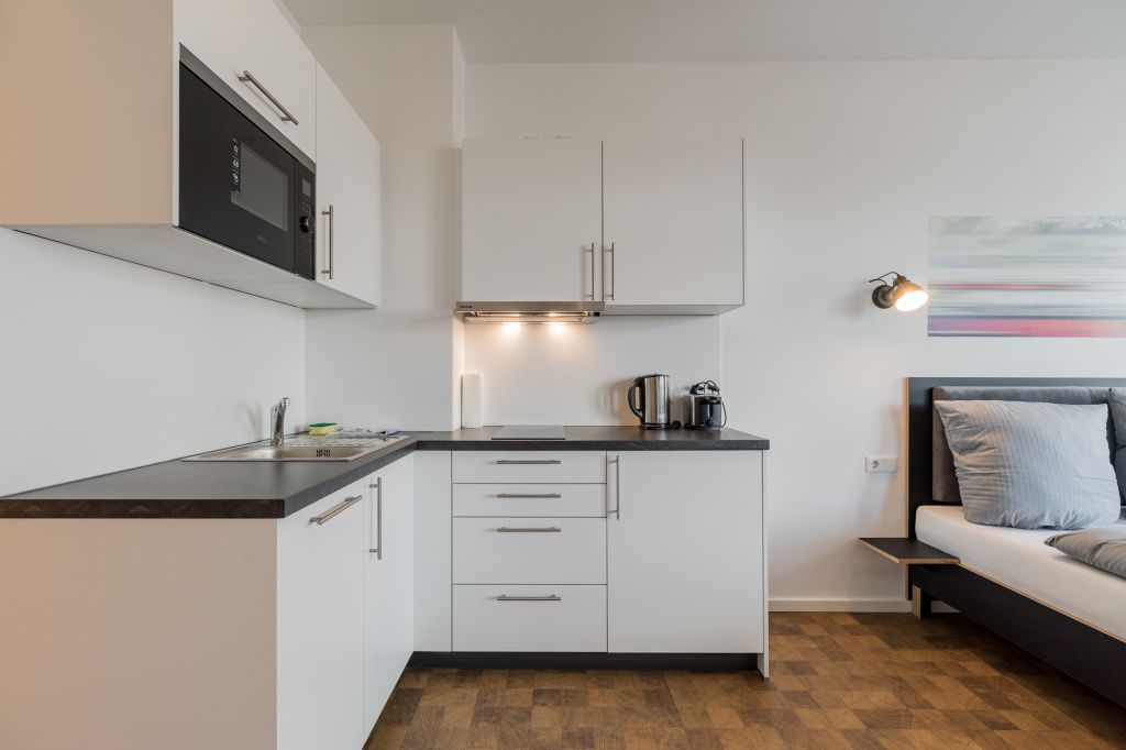 Rent 1 room apartment Berlin | Entire place | Berlin | Großzügiges Studio im sanierten Apartmenthaus am Hermannplatz | Hominext