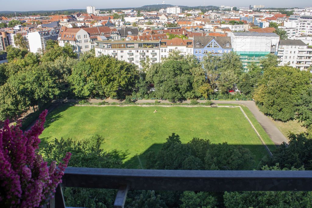 Rent 2 rooms apartment Berlin | Entire place | Berlin | Wohnung über den Dächern Berlins, Nähe Kudamm | Hominext