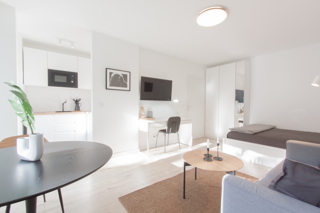 Rent 1 room apartment Düsseldorf | Entire place | Düsseldorf | *****charmante Wohlfühlwohnung mit Sonnenbalkon & Garten - Erstbezug nach Sanierung***** | Hominext