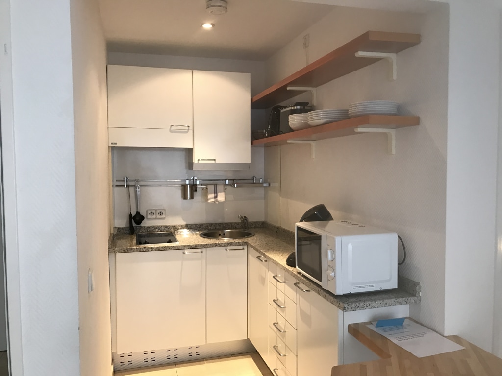 Rent 1 room apartment Düsseldorf | Entire place | Düsseldorf | Ruhig, gemütliche und helle Wohnung mit Balkon zur Gartenseite in Hofgartennähe | Hominext