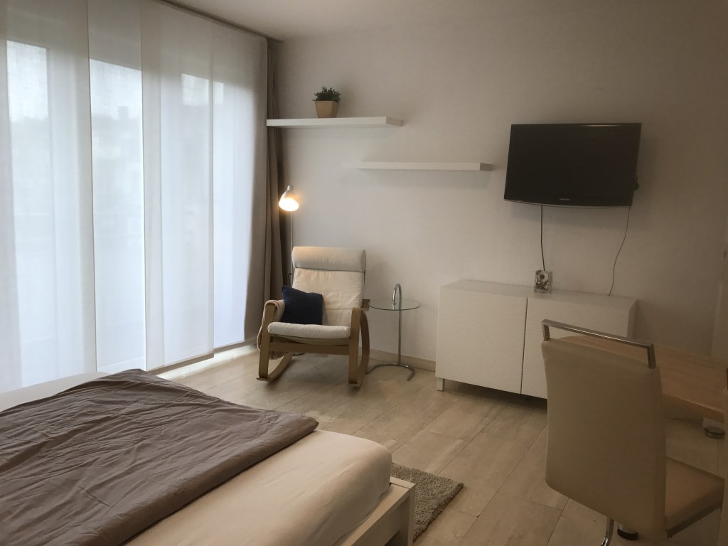 Rent 1 room apartment Düsseldorf | Entire place | Düsseldorf | Ruhig, gemütliche und helle Wohnung mit Balkon zur Gartenseite in Hofgartennähe | Hominext