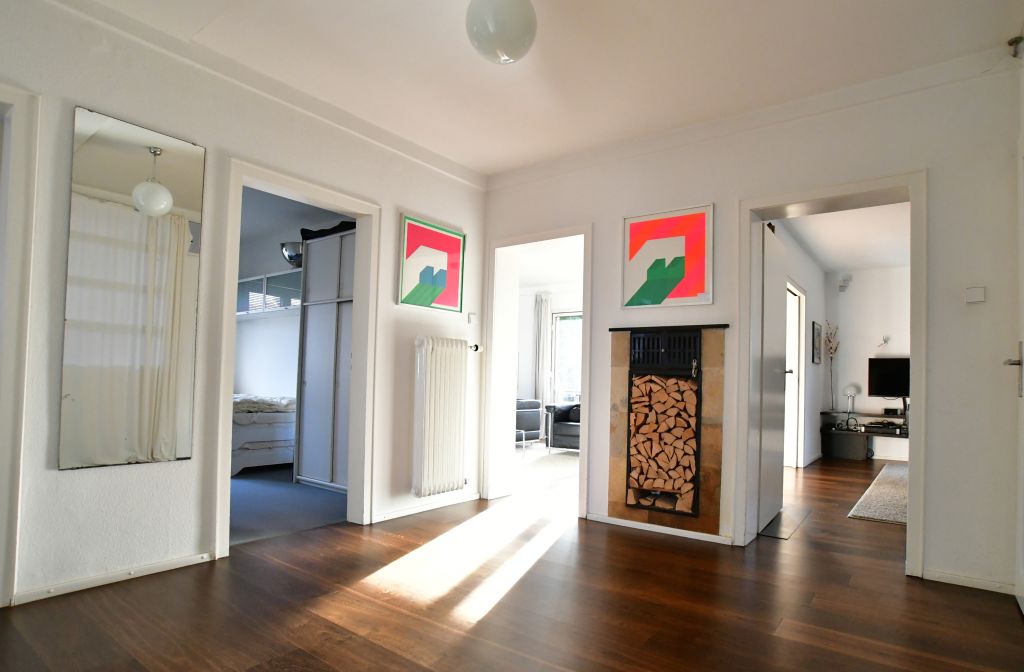 Rent 2 rooms apartment Stuttgart | Entire place | Stuttgart | Sonnendurchflutete 5-Zimmer-Wohnung in ruhiger Lage mit großem Südbalkon, Blick ins Grüne | Hominext